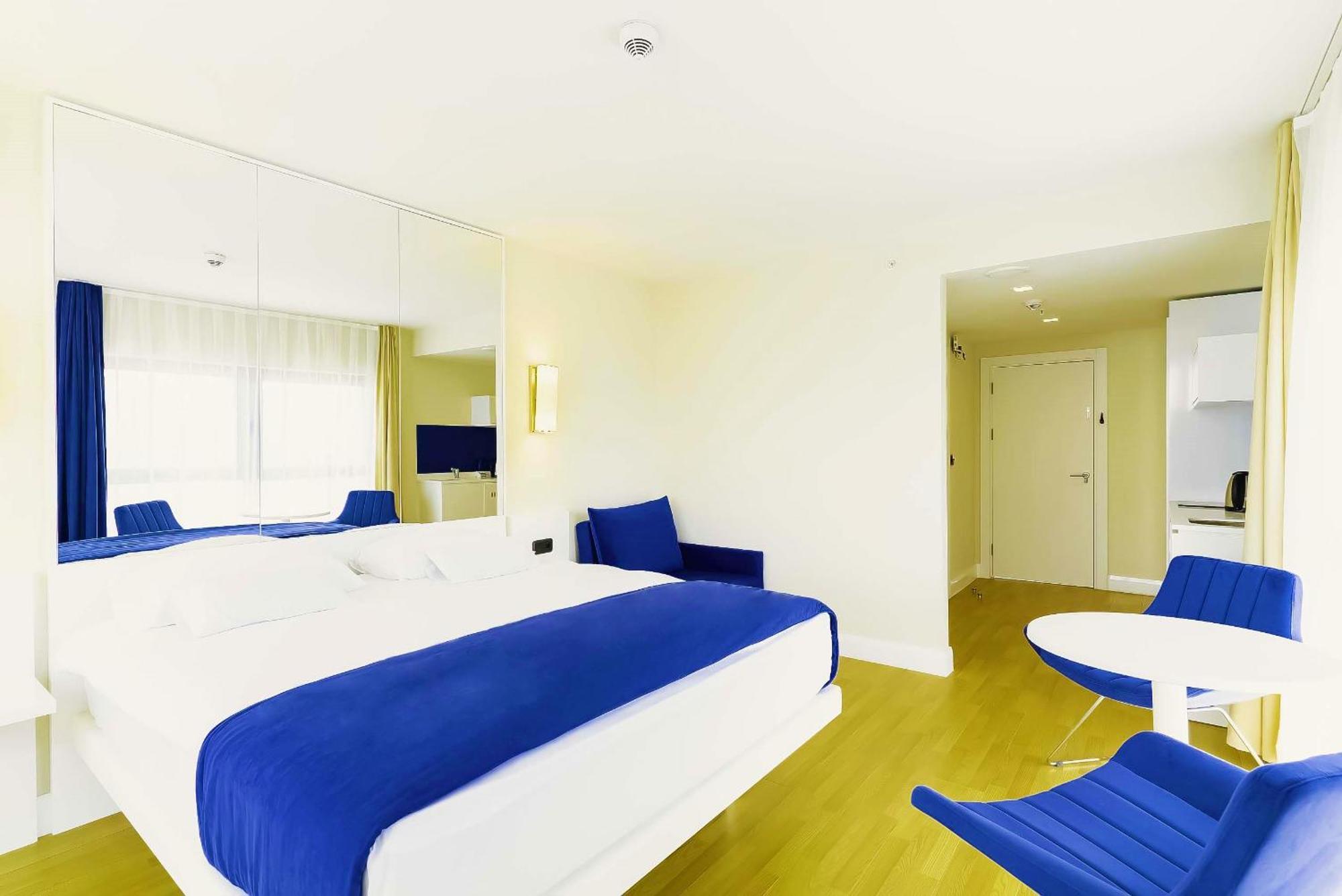 Elegance Sea View Aparthotel In Orbi City Batumi Eksteriør billede